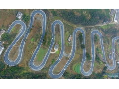 【湖北】山路弯弯：航拍湖北恩施十大拐公路”
