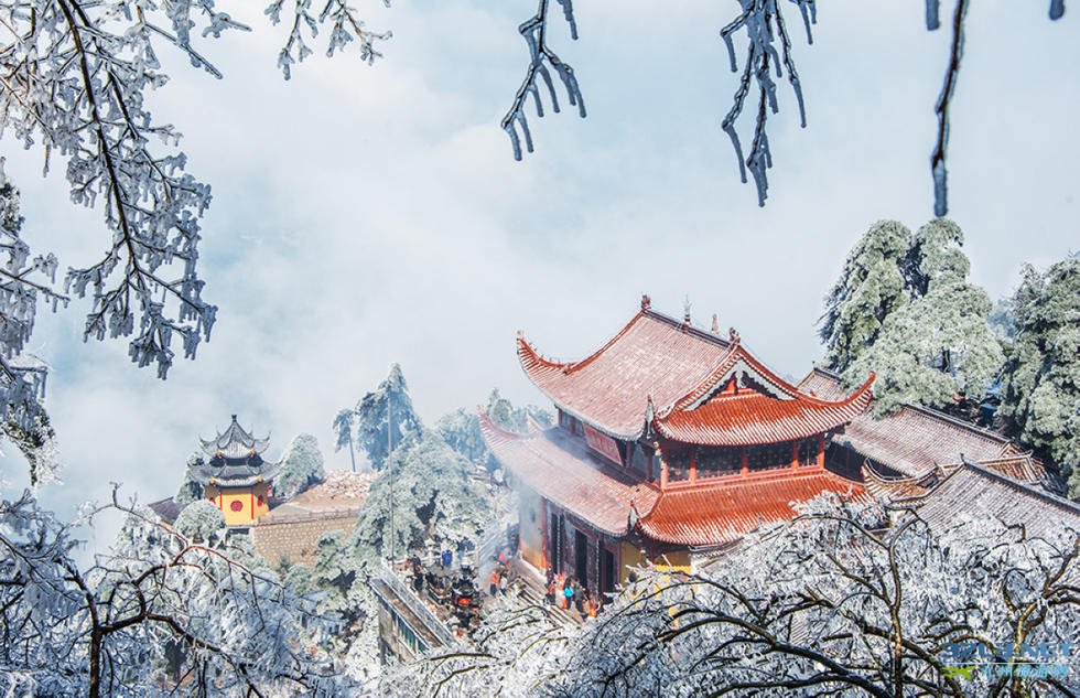 【香火鼎盛】摄影：王磊