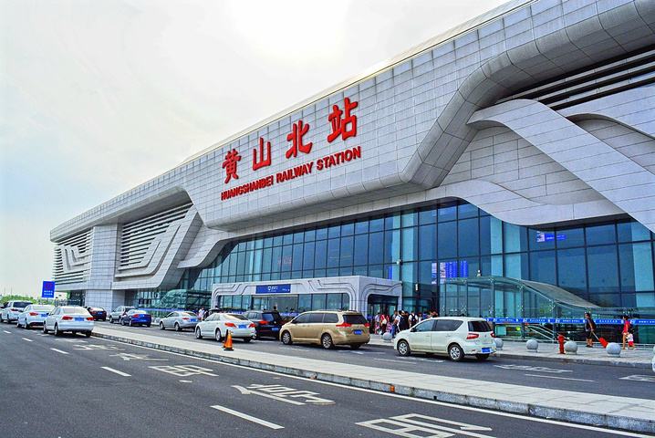 人在画中游——“最美高铁”线上看发展之变